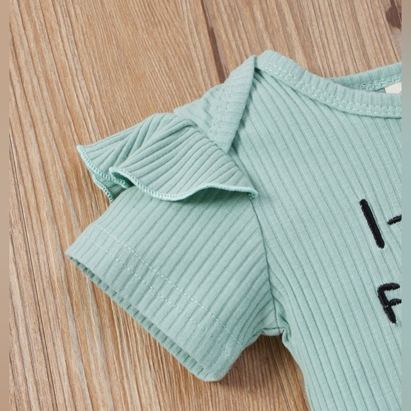 🧨NEW Baby Graphic Bodysuit & Floral, Ruffle Bloomers & headband. 6-9 mos - Picture 11 of 12